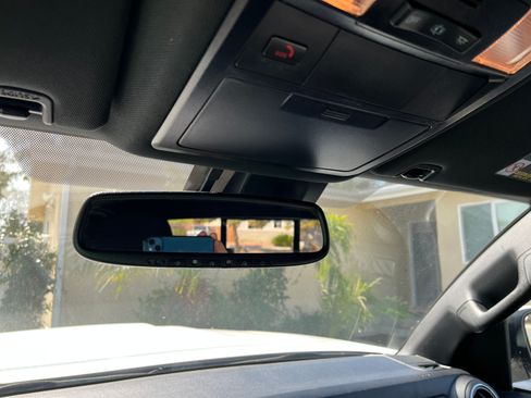 Used 2022 Toyota Tacoma TRD Sport image 11