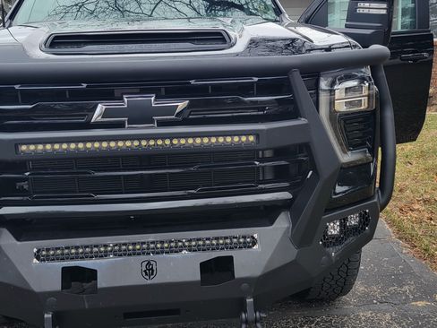 Used 2024 Chevrolet Silverado 2500 LT w/ Midnight Edition image 2