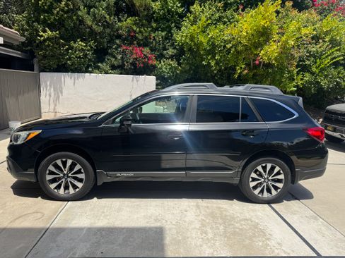 Used 2017 Subaru Outback 2.5i Limited AWD/4WD image 4