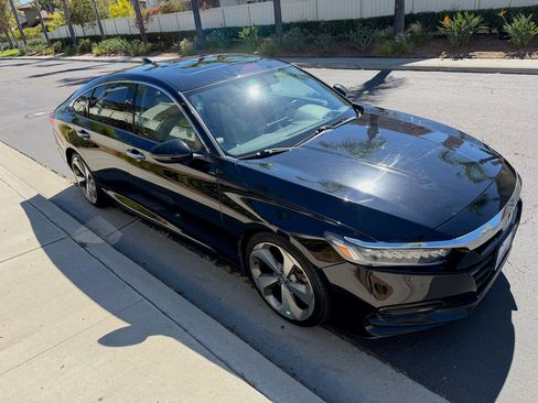 Used 2018 Honda Accord Touring image 5