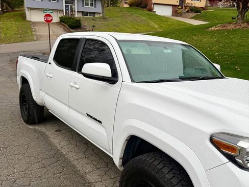 Used 2016 Toyota Tacoma SR5 image 2