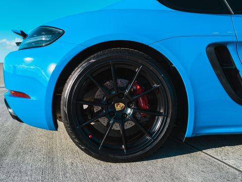 Used 2022 Porsche 718 Cayman GTS image 8