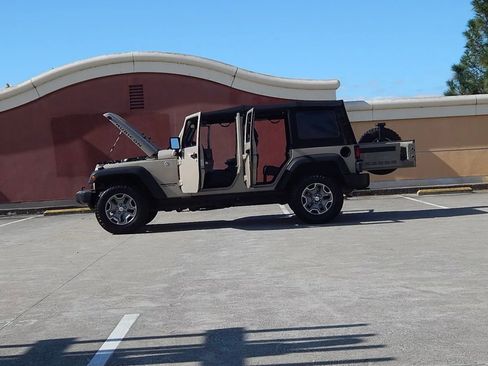 Used 2016 Jeep Wrangler Unlimited Rubicon w/ Connectivity Group image 32