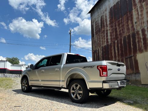 Used 2015 Ford F150 XLT w/ Equipment Group 302A Luxury AWD/4WD image 9