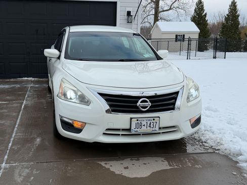 Used 2015 Nissan Altima 2.5 S w/ Special Edition Package image 2