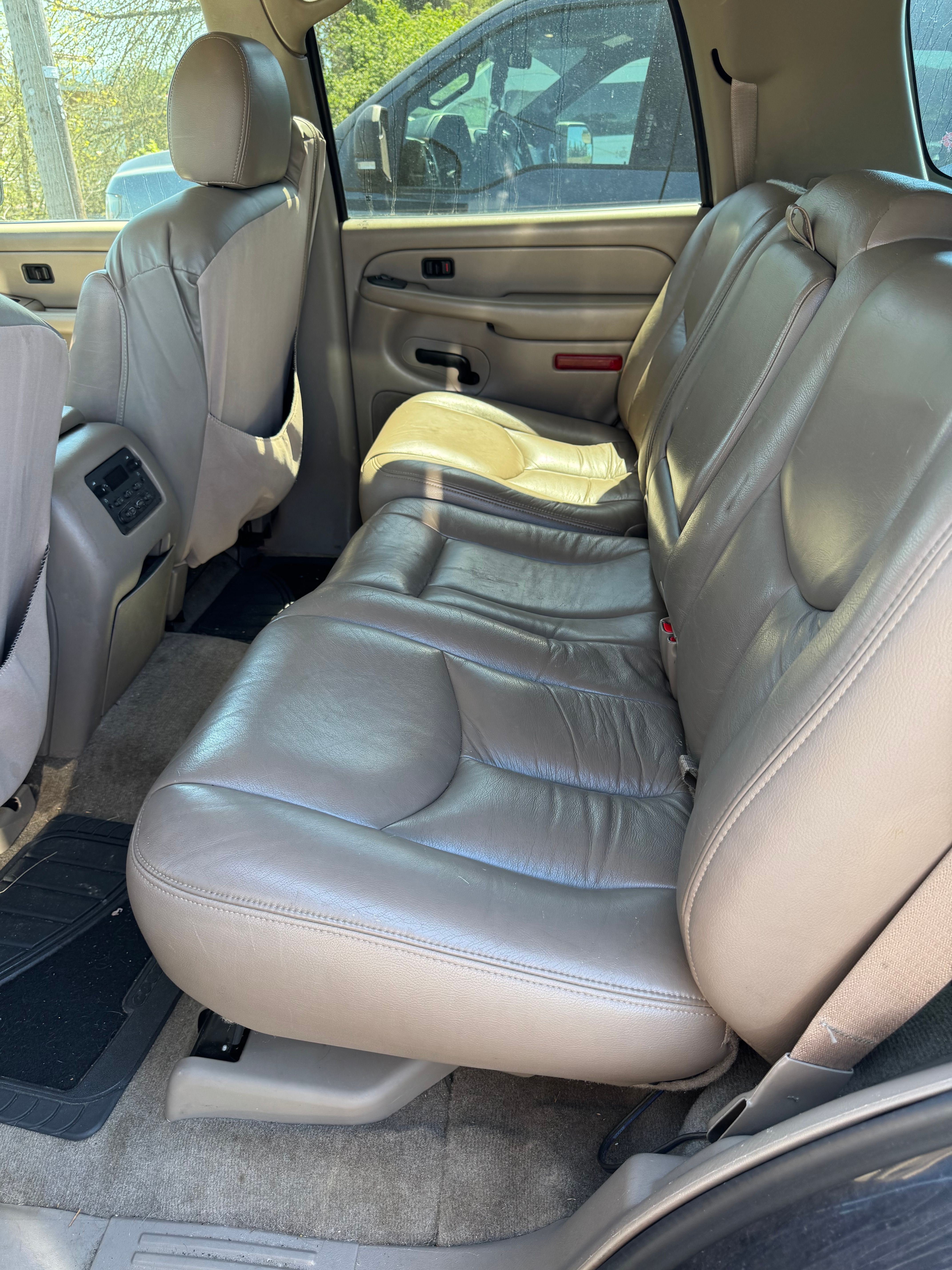 Used 2004 Chevrolet Tahoe LS w/ Preferred Equipment Group RWD image 8