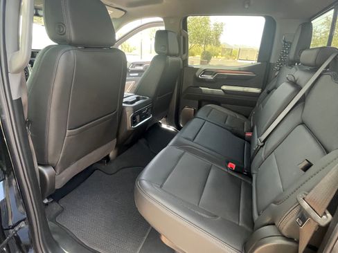 Used 2024 GMC Sierra 1500 Denali w/ Technology Package AWD/4WD image 10