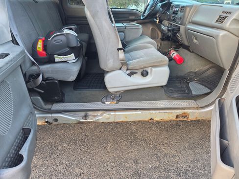 Used 2003 Ford F350 XLT image 2