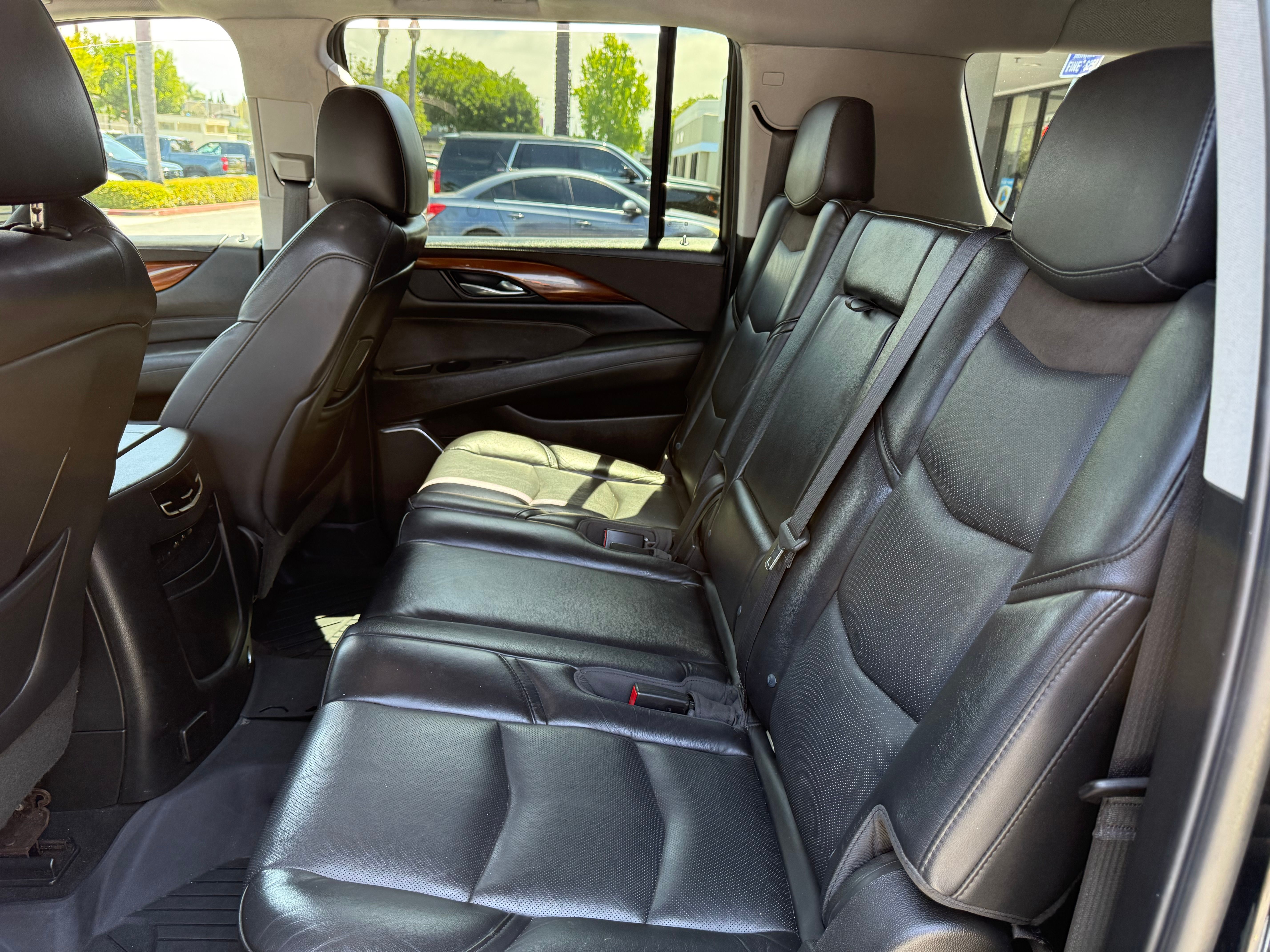 Used 2018 Cadillac Escalade ESV Luxury RWD image 8