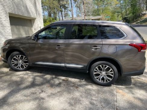Used 2017 Mitsubishi Outlander SEL image 1