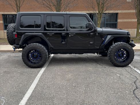 Used 2018 Jeep Wrangler Unlimited Sport image 4