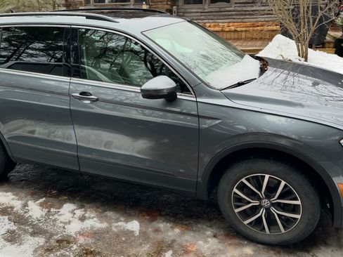 Used 2019 Volkswagen Tiguan SE w/ Panoramic Sunroof Package image 5