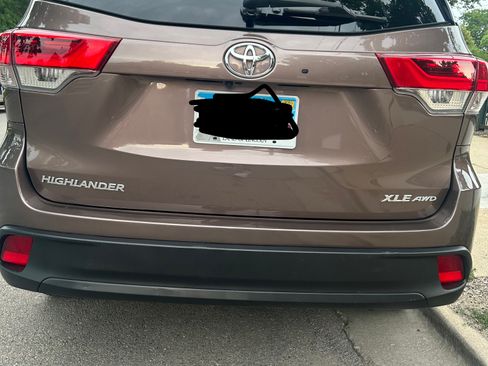 Used 2018 Toyota Highlander XLE AWD/4WD image 10