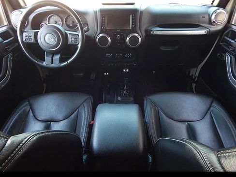 Used 2016 Jeep Wrangler Unlimited Rubicon w/ Connectivity Group image 26