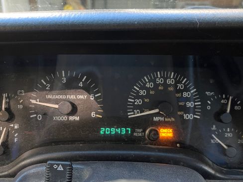 Used 1999 Jeep Cherokee Sport image 12