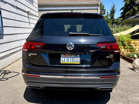 Used 2018 Volkswagen Tiguan SE w/ Panoramic Sunroof Package AWD/4WD image 14