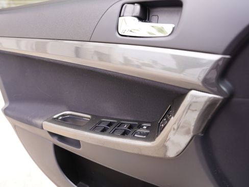 Used 2010 Mitsubishi Lancer Evolution GSR image 10