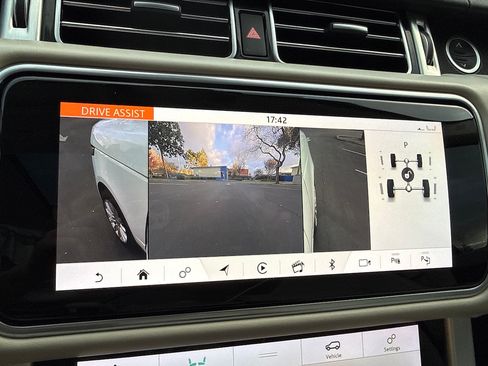 Used 2018 Land Rover Range Rover Supercharged image 16