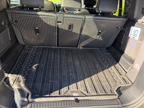 Used 2023 Land Rover Defender 110 S image 6