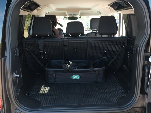 Used 2023 Land Rover Defender 110 S image 16