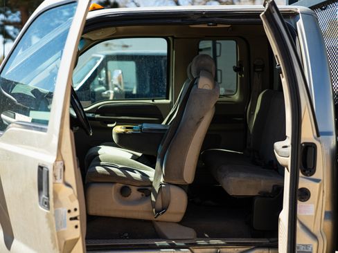 Used 2001 Ford F350 4x4 SuperCab DRW Super Duty image 2