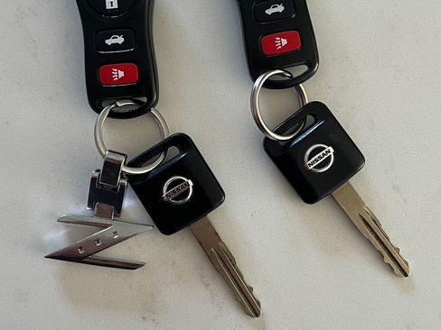 Used 2004 Nissan 350Z Touring RWD image 19