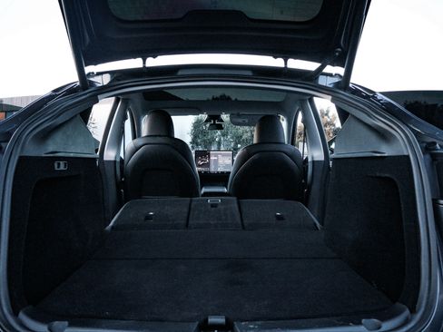 Used 2023 Tesla Model Y AWD image 18