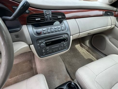 Used 2004 Cadillac De Ville w/ Equipment Group FWD image 17