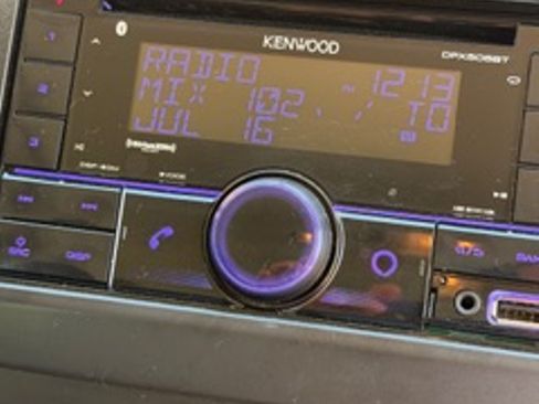 Used 2016 Nissan Versa SV image 2