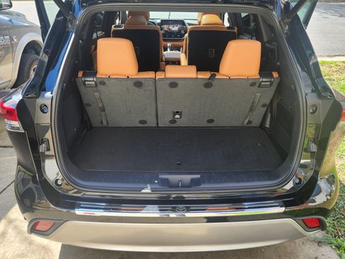 Used 2021 Toyota Highlander Platinum image 14