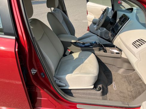 Used 2012 Nissan Leaf SL FWD image 18