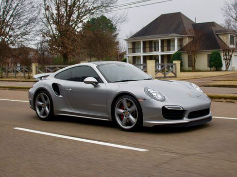 Used 2015 Porsche 911 4 Coupe image 2