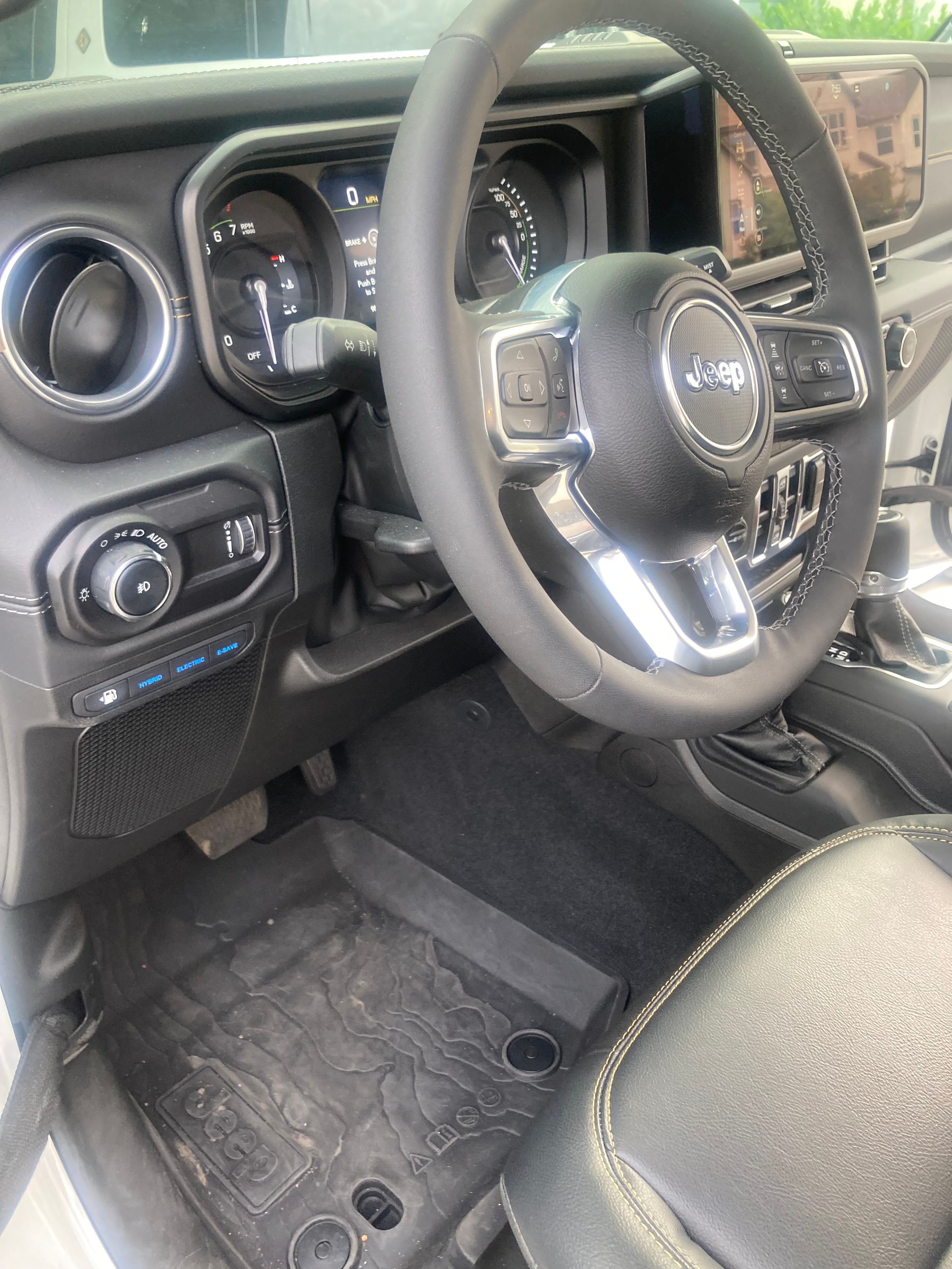 Used 2025 Jeep Wrangler Unlimited Sahara AWD/4WD image 12