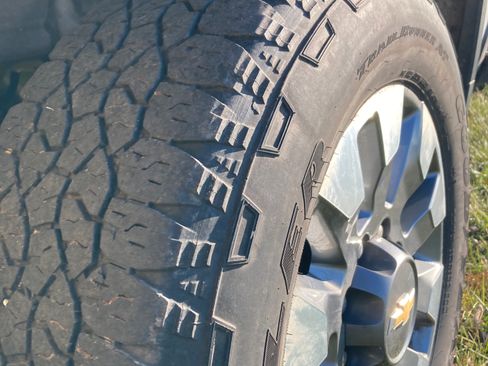 Used 2024 Chevrolet Silverado 2500 Custom w/ Custom Value Package image 11