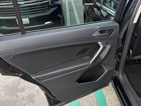 Used 2021 Volkswagen Tiguan SE image 14