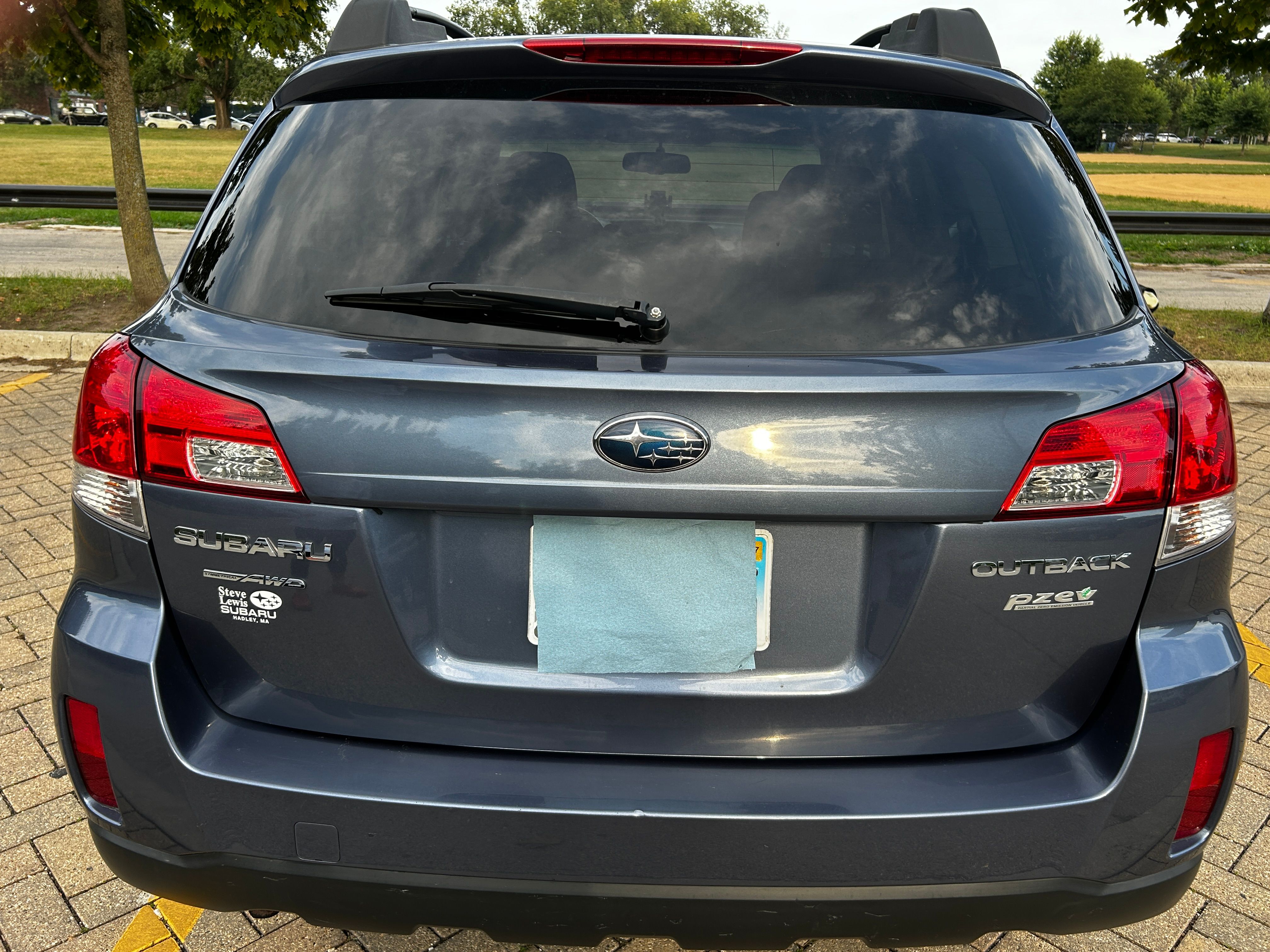 Used 2013 Subaru Outback 2.5i Premium w/ All-Weather Pkg AWD/4WD image 9