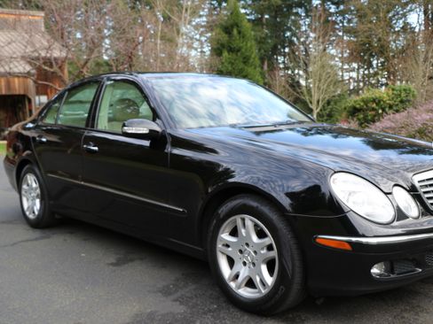 Used 2005 Mercedes-Benz E 320 CDI Sedan image 5