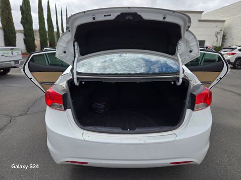 Used 2013 Hyundai Elantra GLS image 9