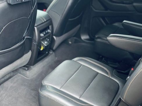 Used 2018 Chevrolet Traverse LT image 11