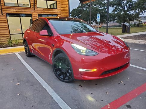 Used 2023 Tesla Model Y Long Range image 2