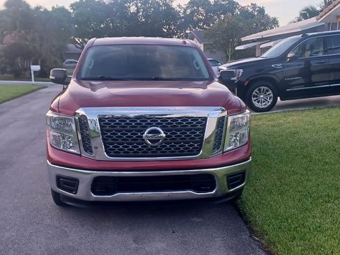 Used 2017 Nissan Titan SV image 6