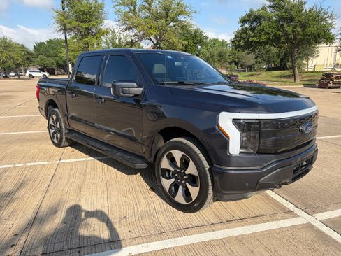 Used 2022 Ford F150 Lightning Platinum AWD/4WD image 9