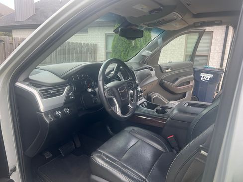 Used 2017 GMC Yukon SLT w/ Open Road Package AWD/4WD image 16