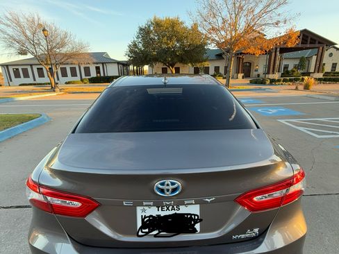 Used 2018 Toyota Camry LE w/ Audio Package FWD image 28