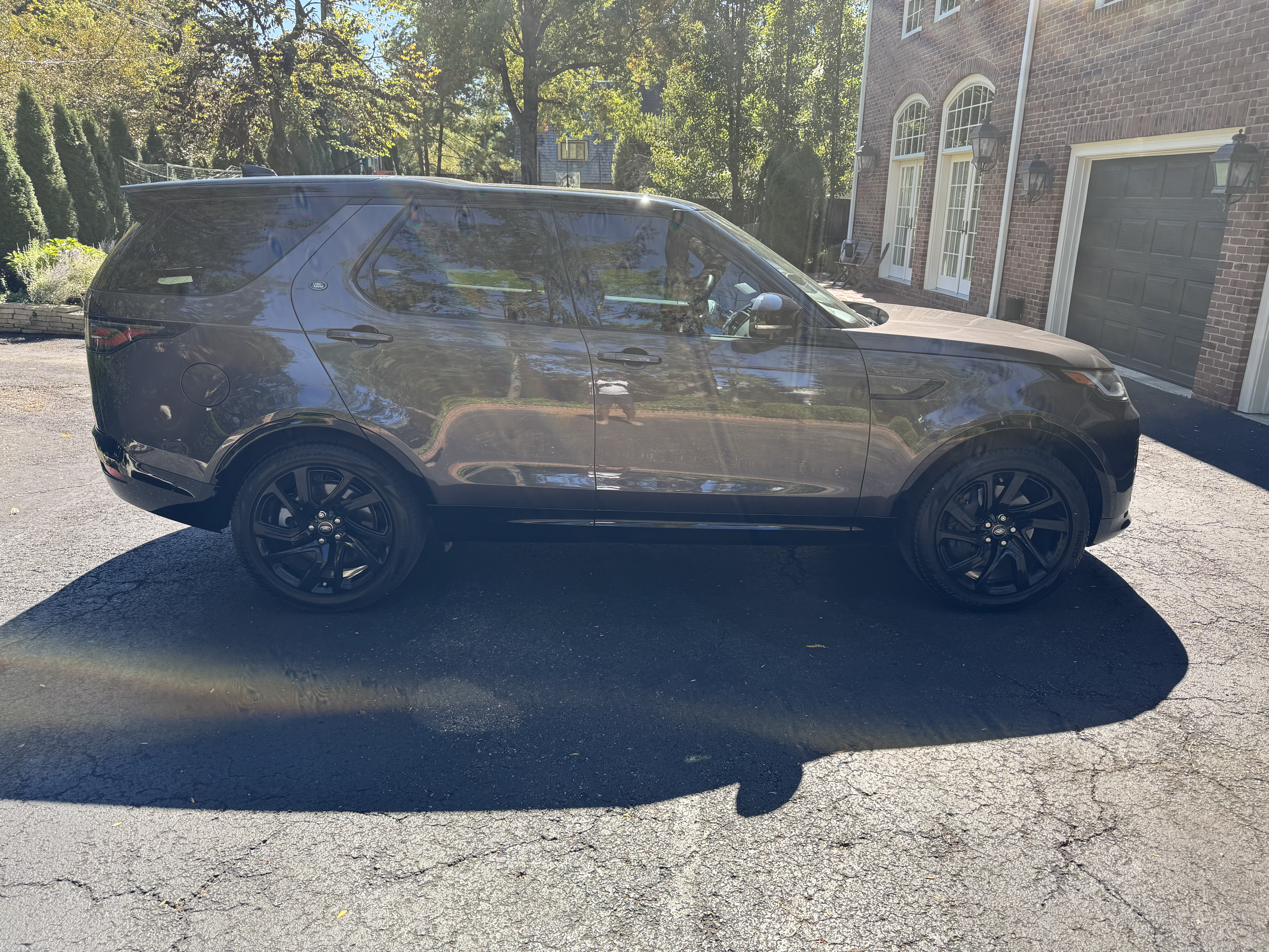Used 2024 Land Rover Discovery Dynamic SE AWD/4WD image 13