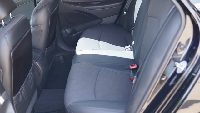 Used 2013 Hyundai Sonata SE w/ Navigation & Sunroof Pkg FWD image 2