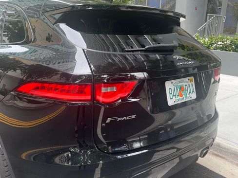 Used 2018 Jaguar F-PACE S image 15