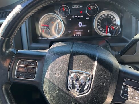 Used 2017 RAM 2500 SLT w/ Luxury Group image 30