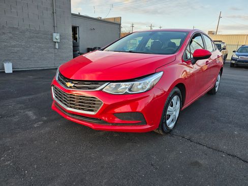 Used 2018 Chevrolet Cruze LS image 2