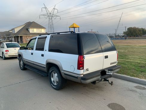 Used 1999 Chevrolet Suburban 4WD w/ Preferred Equipment Group 3 image 4